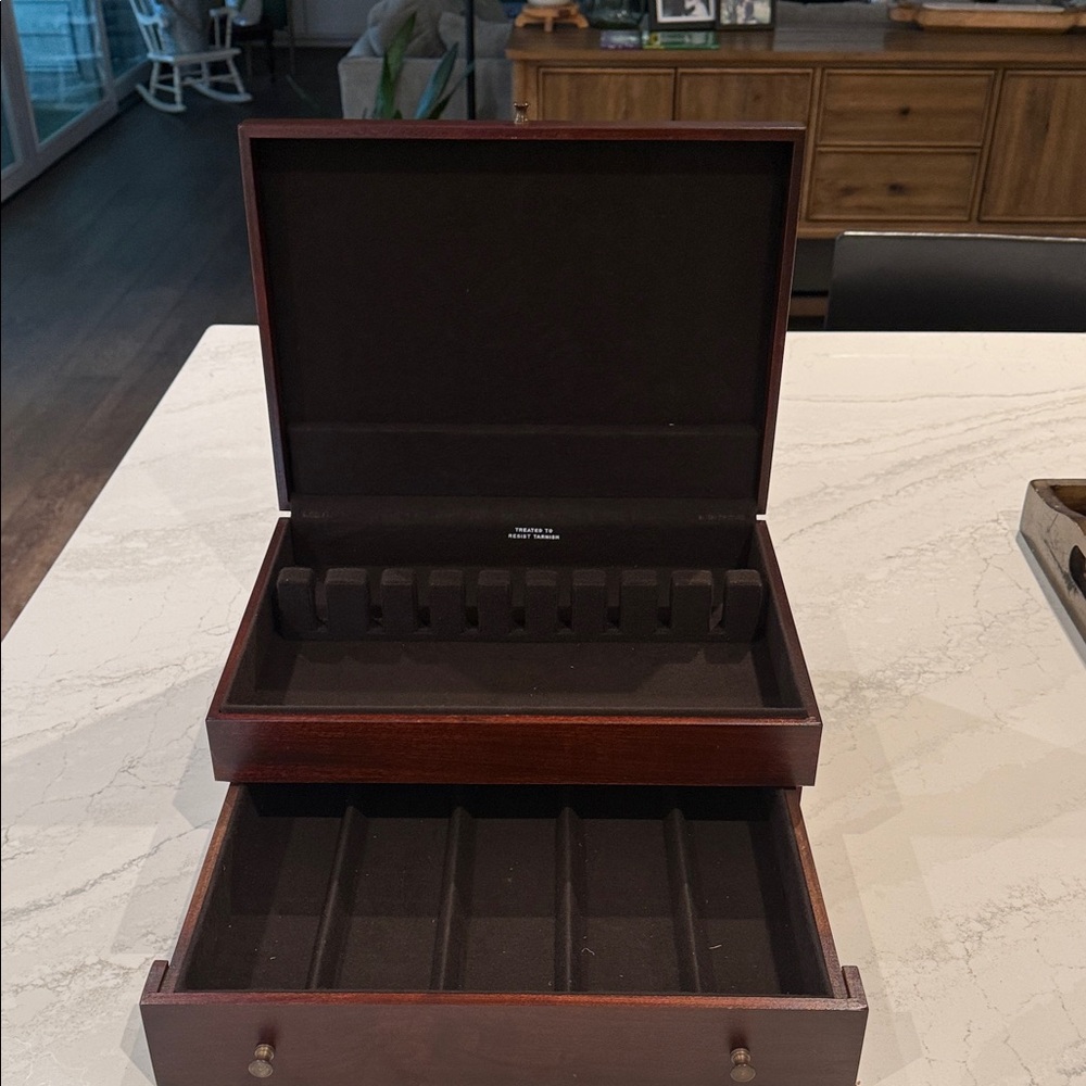 Elegant Wooden silverware Box - Picture 3 of 3